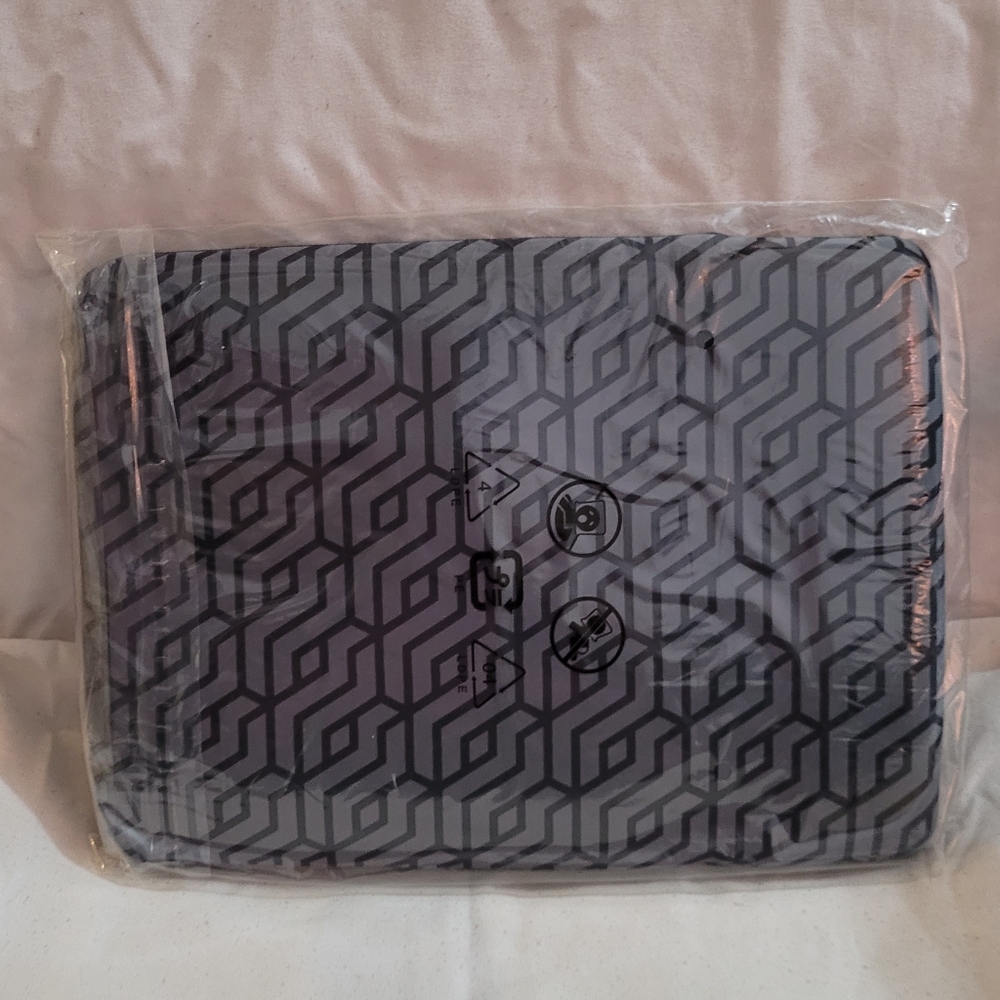 HP Protective Reversible Chroma Sleeve for 14" Notebooks factory sealed package